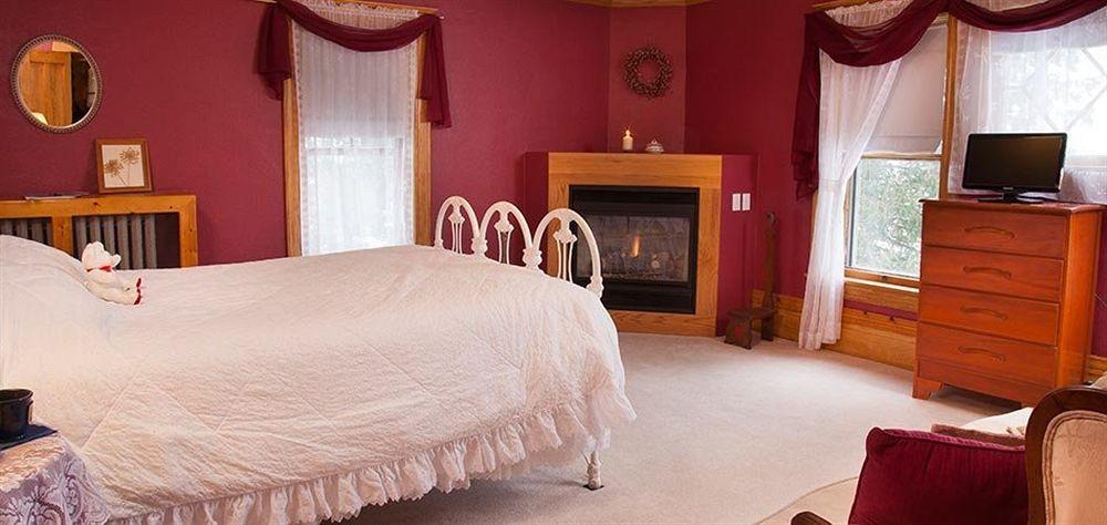 The Sawyer House Bed & Breakfast สเตอร์เจียนเบย์ ภายนอก รูปภาพ