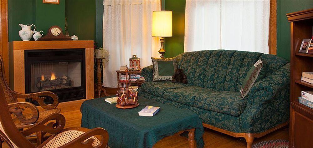 The Sawyer House Bed & Breakfast สเตอร์เจียนเบย์ ภายนอก รูปภาพ