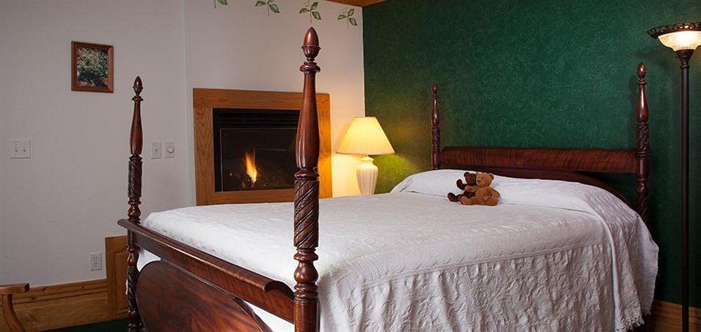 The Sawyer House Bed & Breakfast สเตอร์เจียนเบย์ ภายนอก รูปภาพ