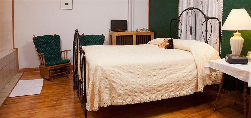 The Sawyer House Bed & Breakfast สเตอร์เจียนเบย์ ภายนอก รูปภาพ