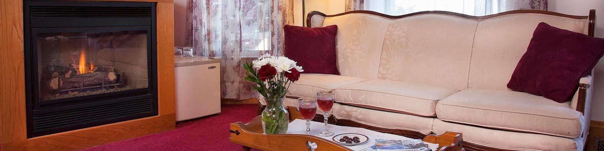The Sawyer House Bed & Breakfast สเตอร์เจียนเบย์ ภายนอก รูปภาพ